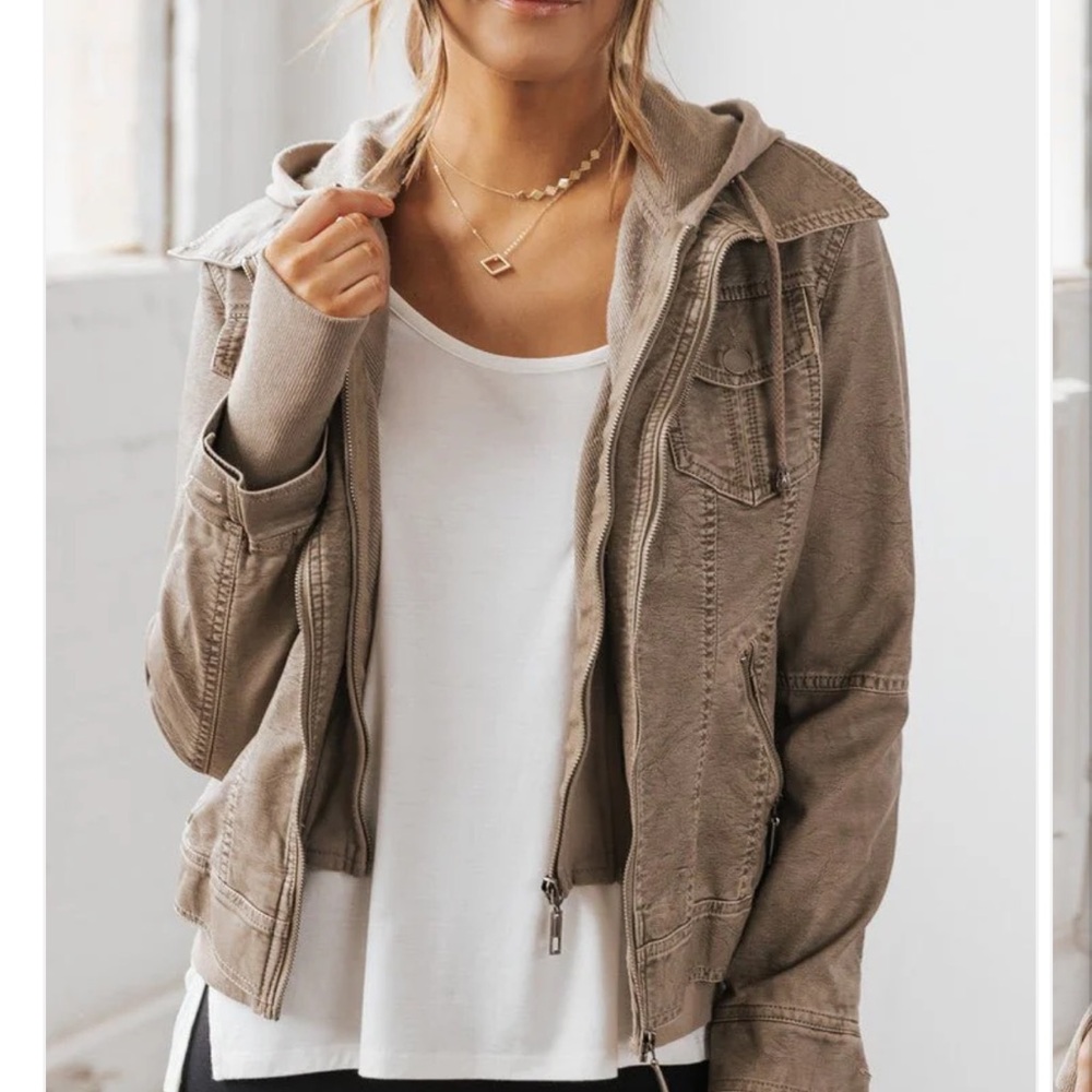 NWT. Women's Casual Tan Utility Jacket. Size Small.